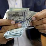 انخفضت أسعار الدولار في بغداد وفي اربيل عاصمة اقليم كوردستان مع الإغلاق