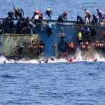 الجزائر: غرق 4 مهاجرين وإنقاذ 13 آخرين إثر انقلاب مركبهم