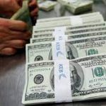 الدولار يحقق مكاسب في طريقه للأسبوع الثاني