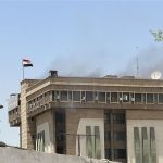 “قنبلة دخانية” تتسبب بحريق في مبنى حكومي قرب الخضراء – عاجل